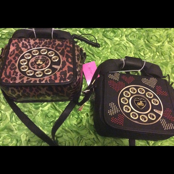 Betsey Johnson Handbags - Betsey Johnson Crossbody w/ Working Phone🌸Sale🌸